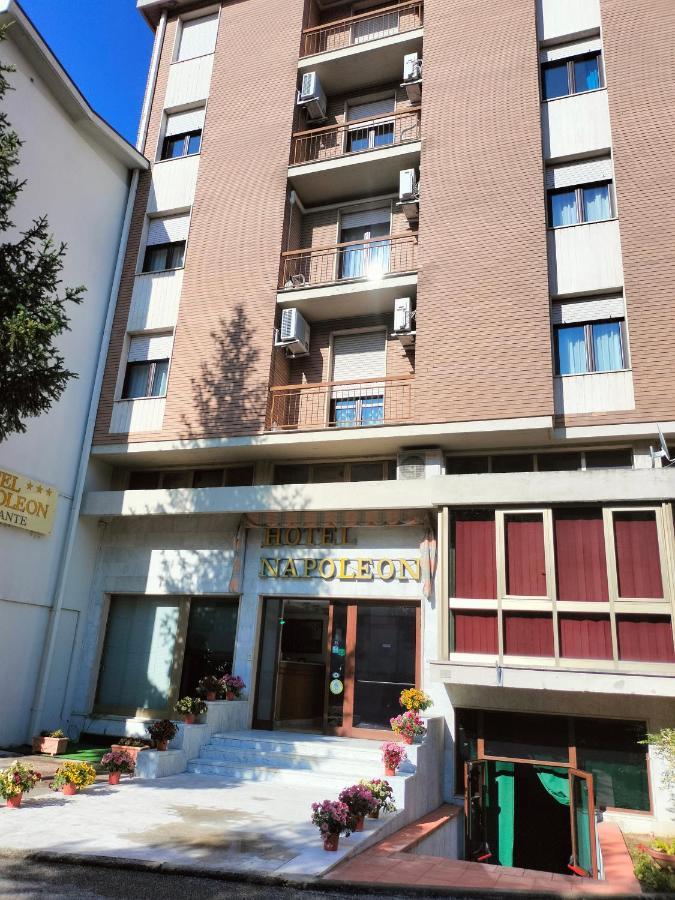 Hotel Napoleon Pontremoli Exteriör bild