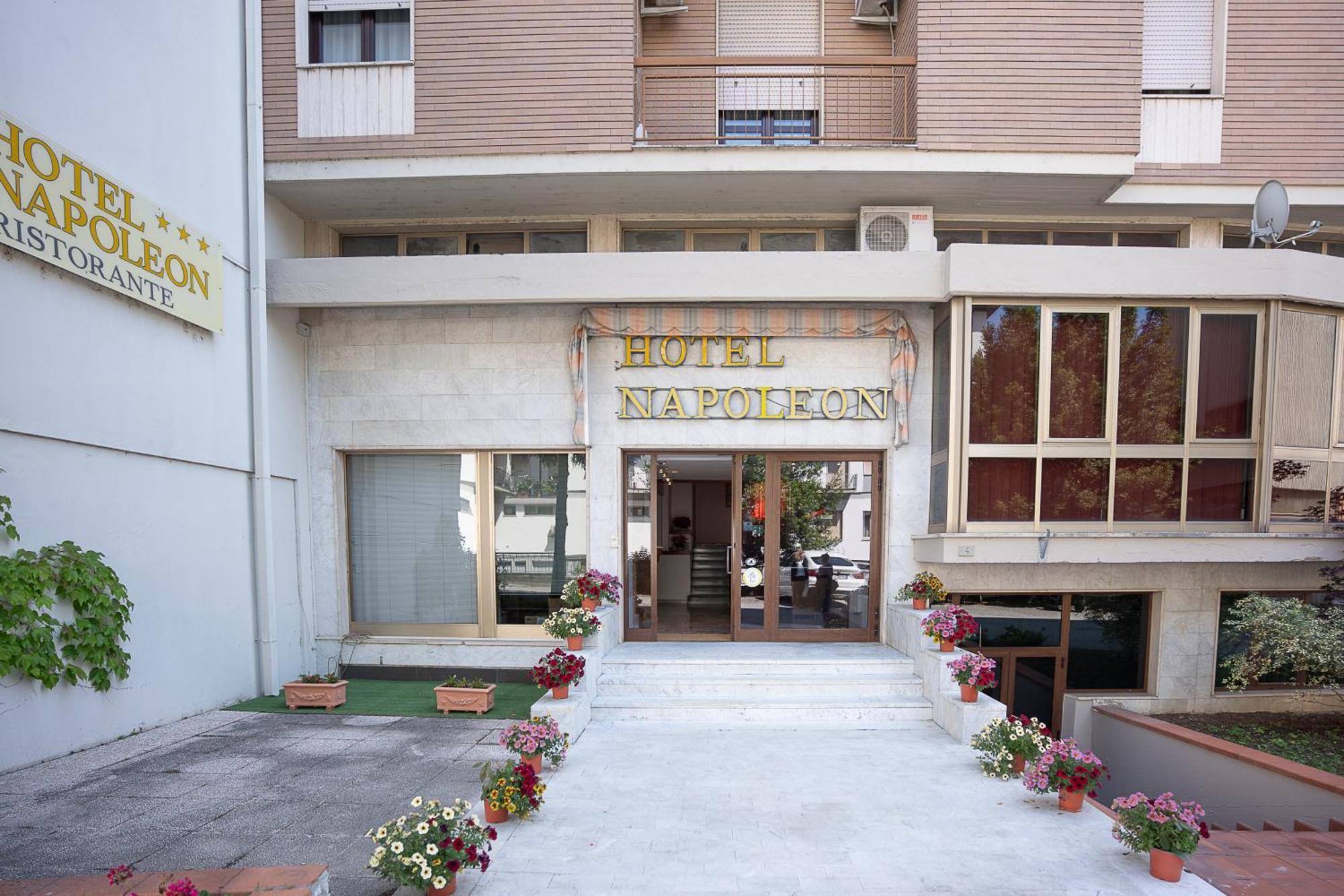 Hotel Napoleon Pontremoli Exteriör bild