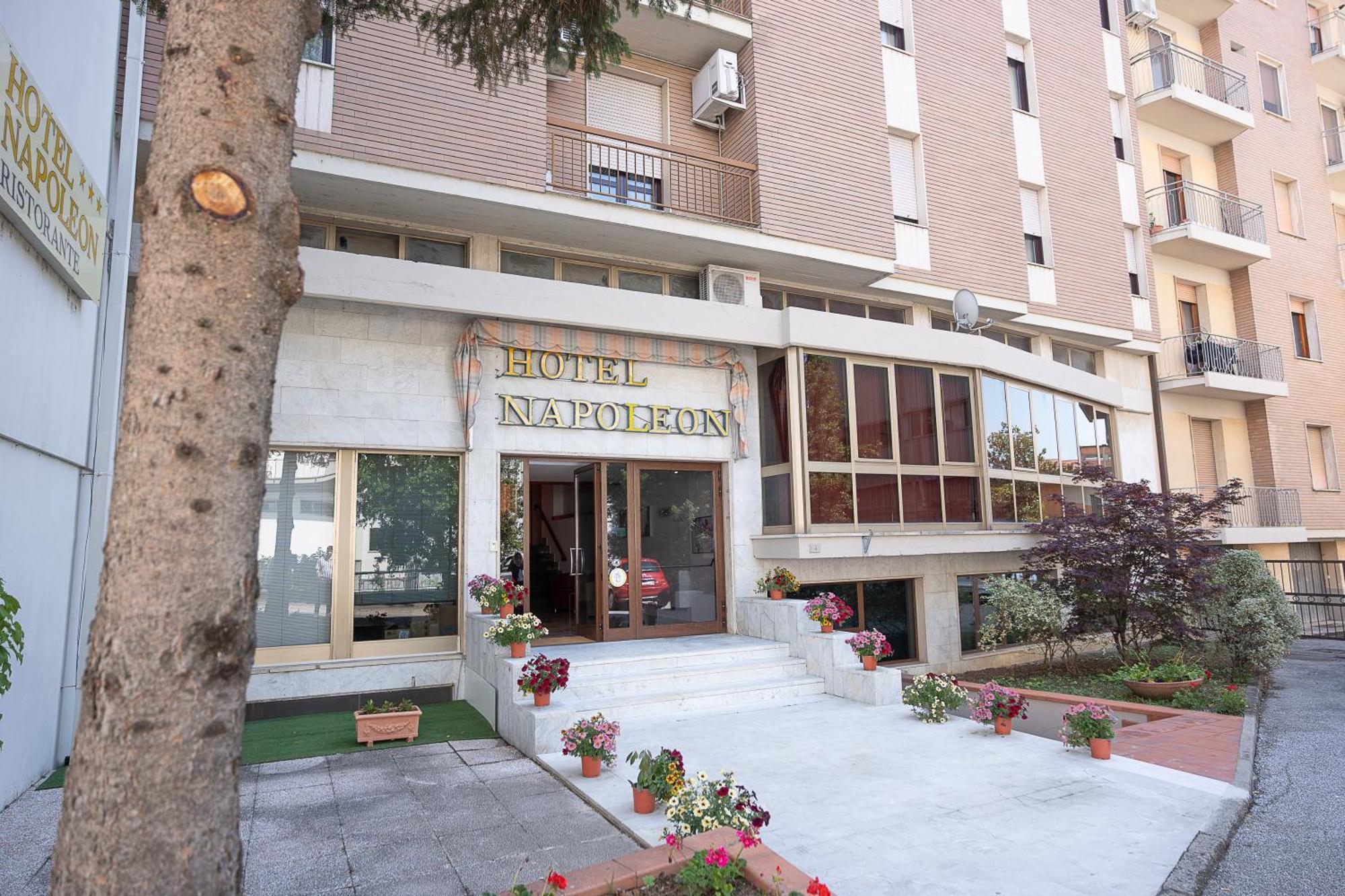 Hotel Napoleon Pontremoli Exteriör bild
